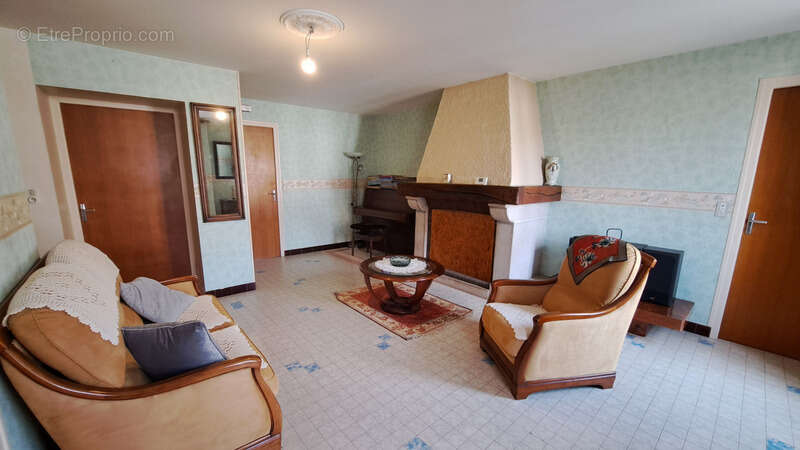 Maison à NOIDANS-LE-FERROUX