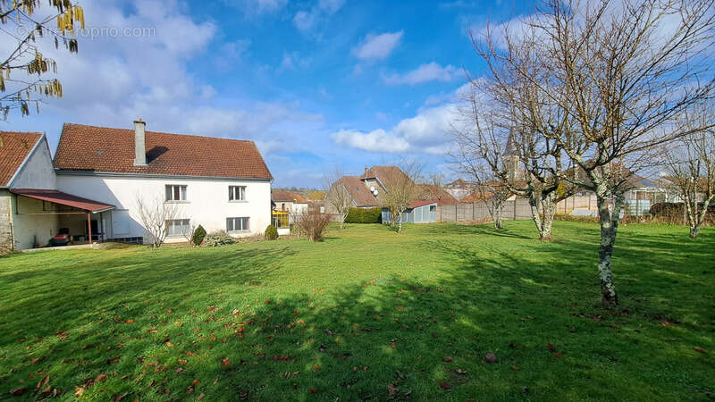Maison à NOIDANS-LE-FERROUX