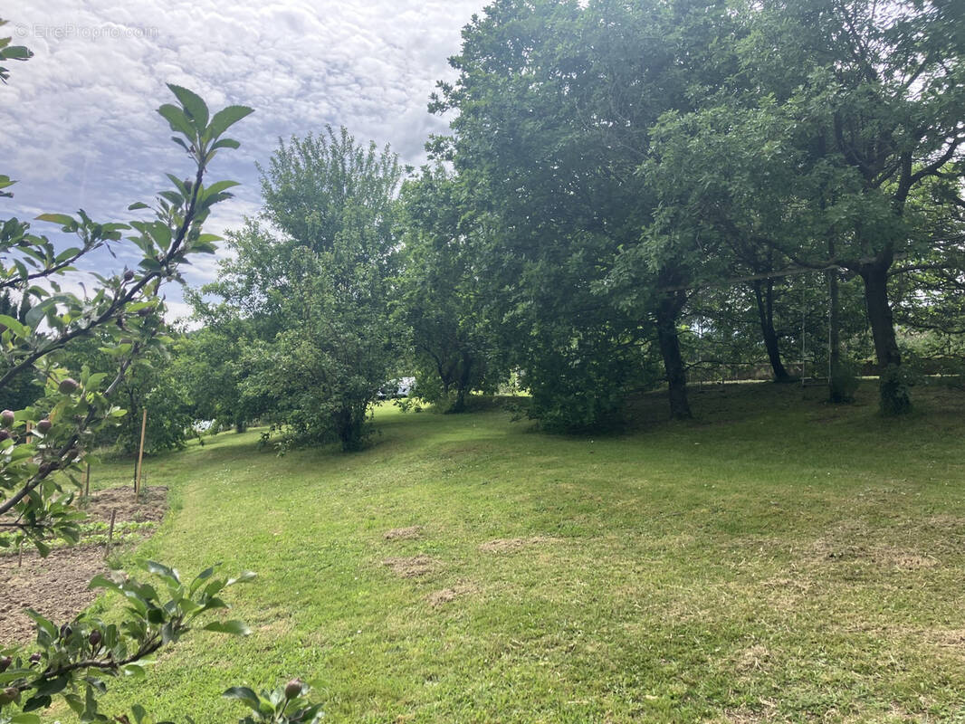 Terrain à VAUGNERAY