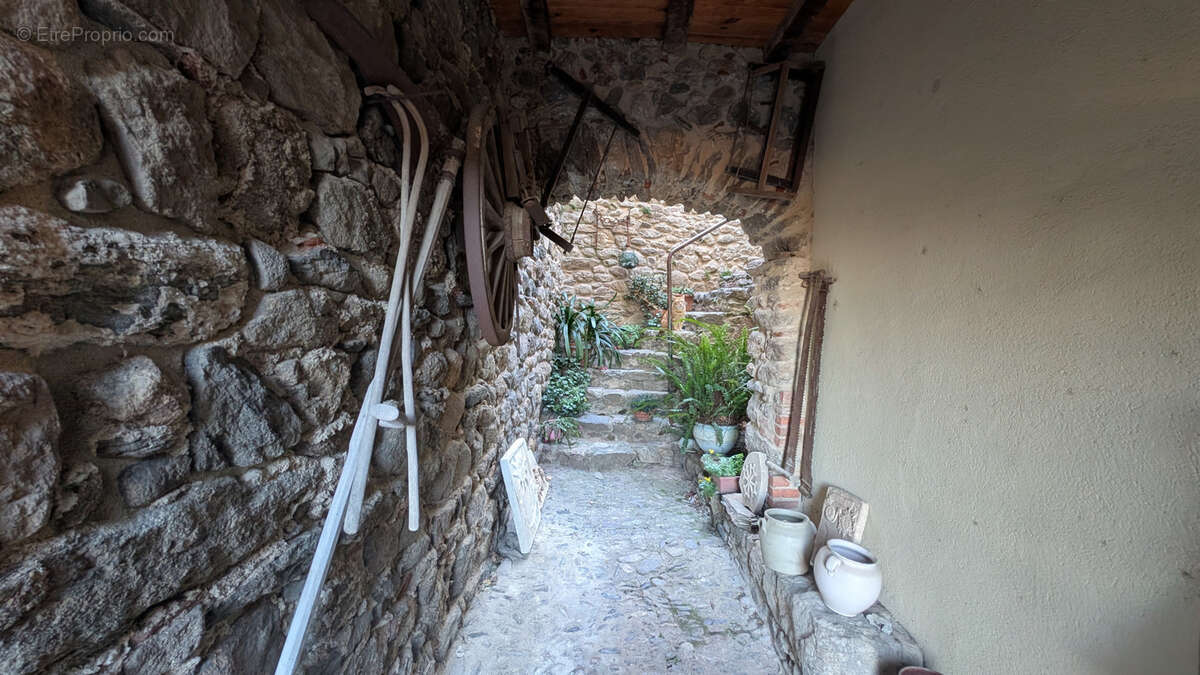 Maison à LAROQUE-DES-ALBERES