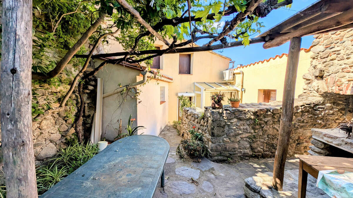 Maison à LAROQUE-DES-ALBERES