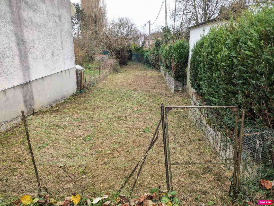 Terrain à BEAUNE-LA-ROLANDE