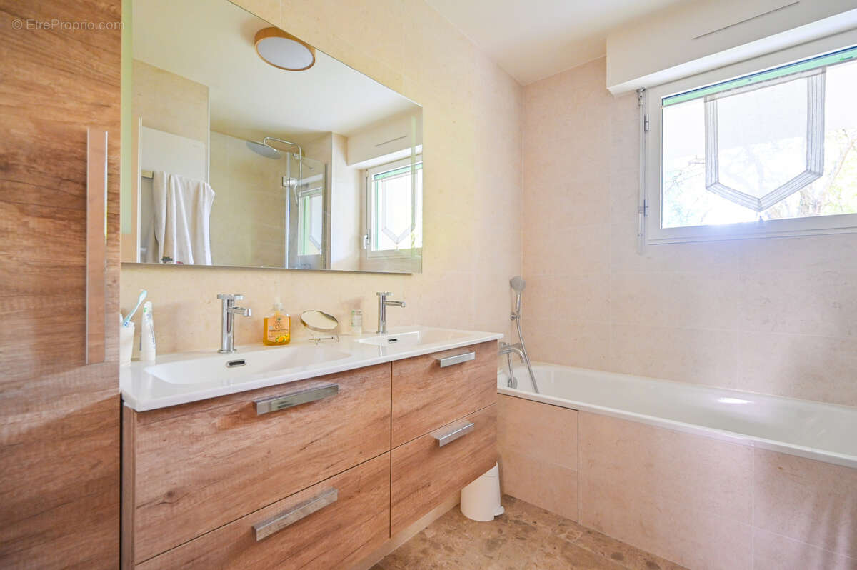 Appartement à SAINT-MAUR-DES-FOSSES