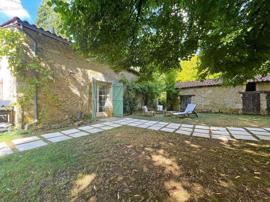 Maison à SAINT-AMAND-DE-VERGT