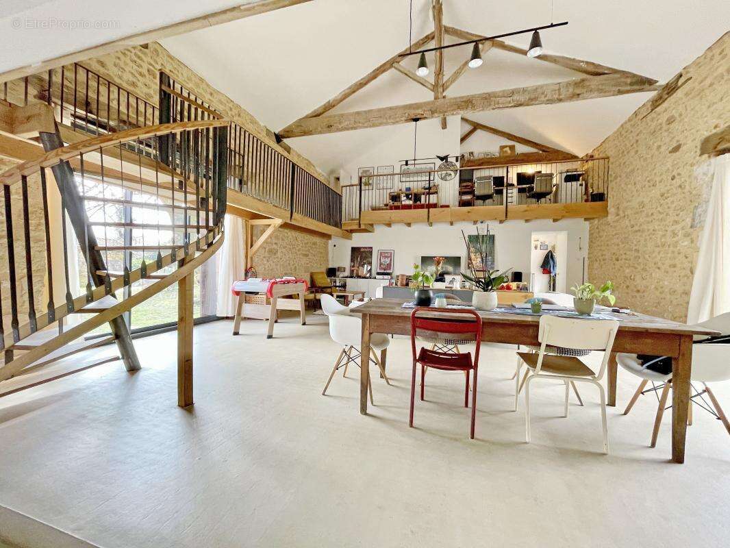 Maison à SAINT-AMAND-DE-VERGT