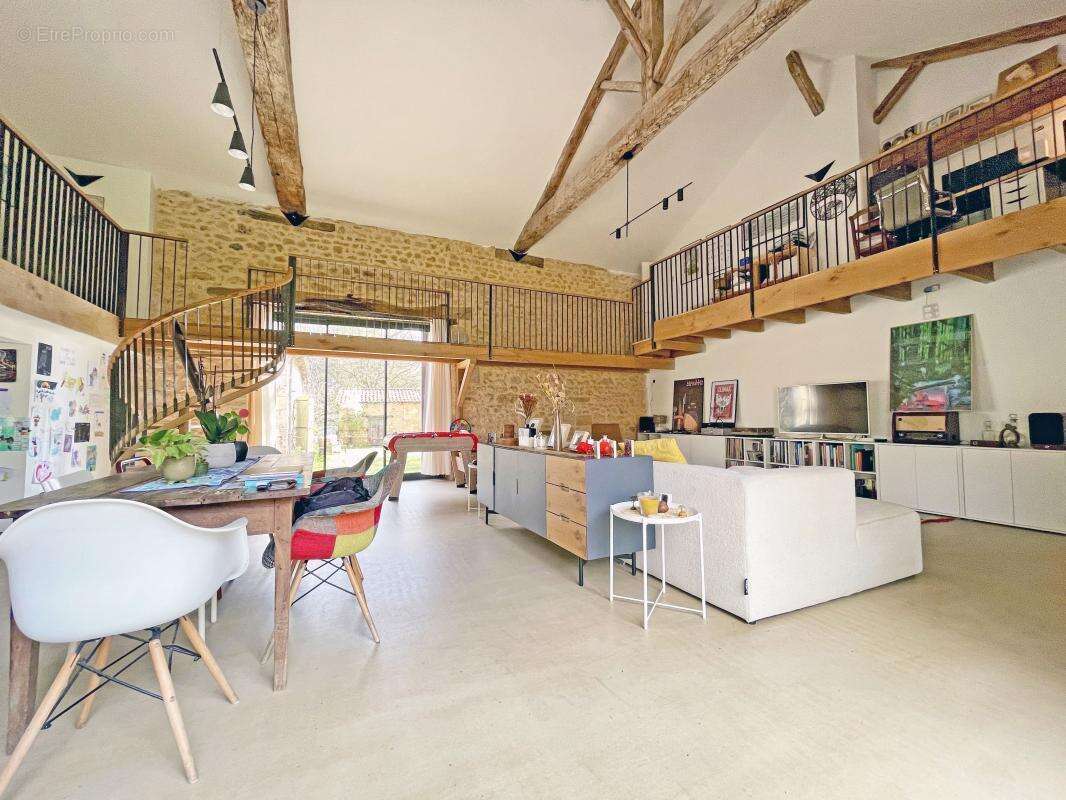 Maison à SAINT-AMAND-DE-VERGT