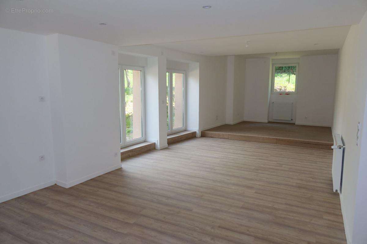 Maison à AVANNE-AVENEY