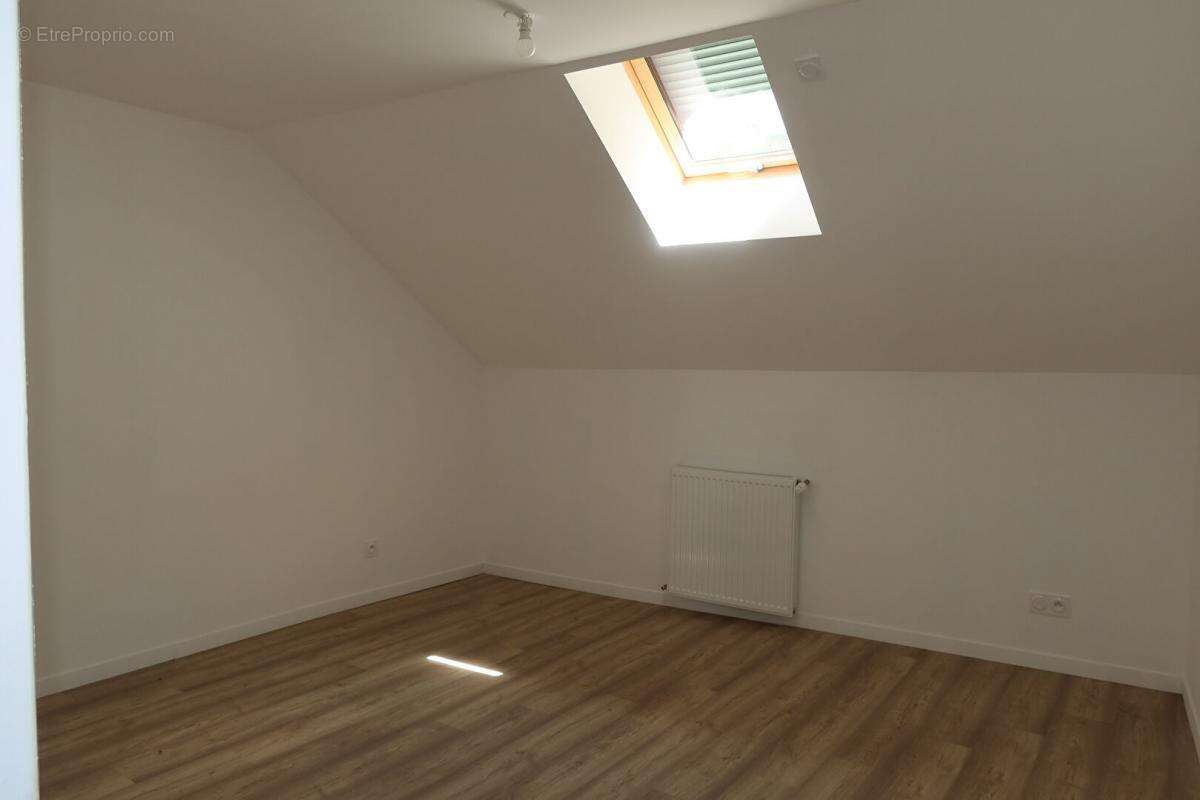 Maison à AVANNE-AVENEY