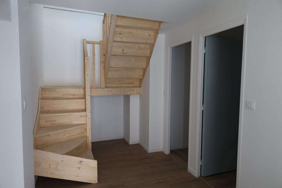 Maison à AVANNE-AVENEY