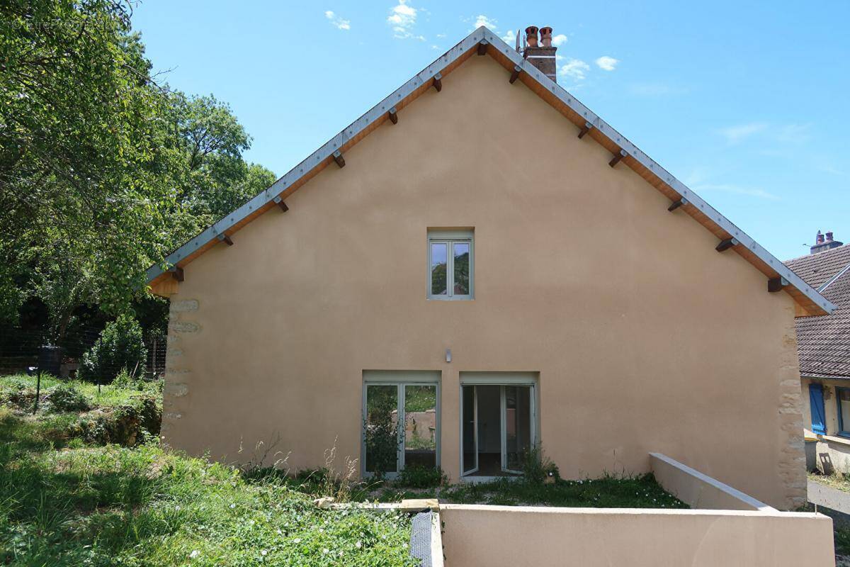 Maison à AVANNE-AVENEY