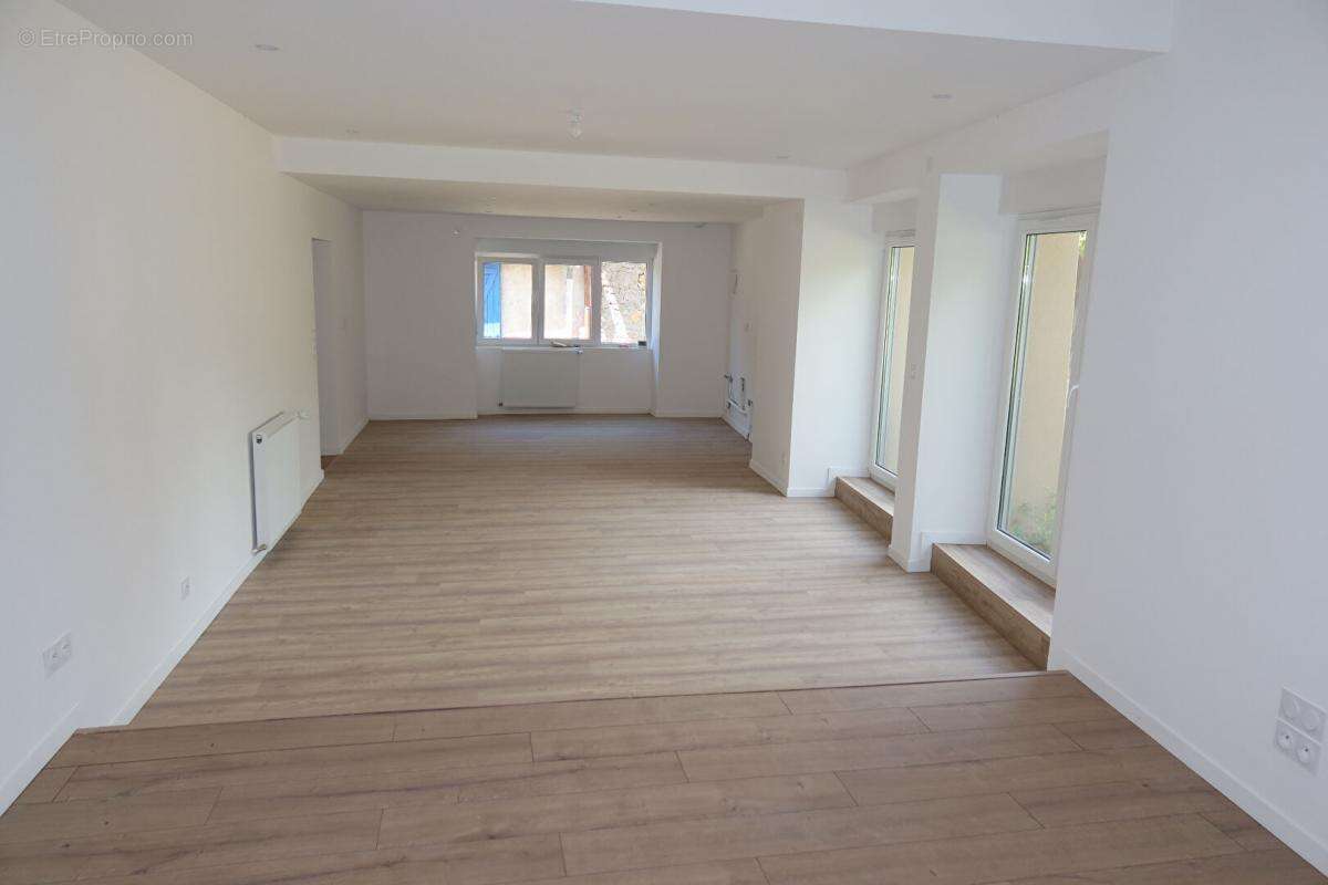 Maison à AVANNE-AVENEY