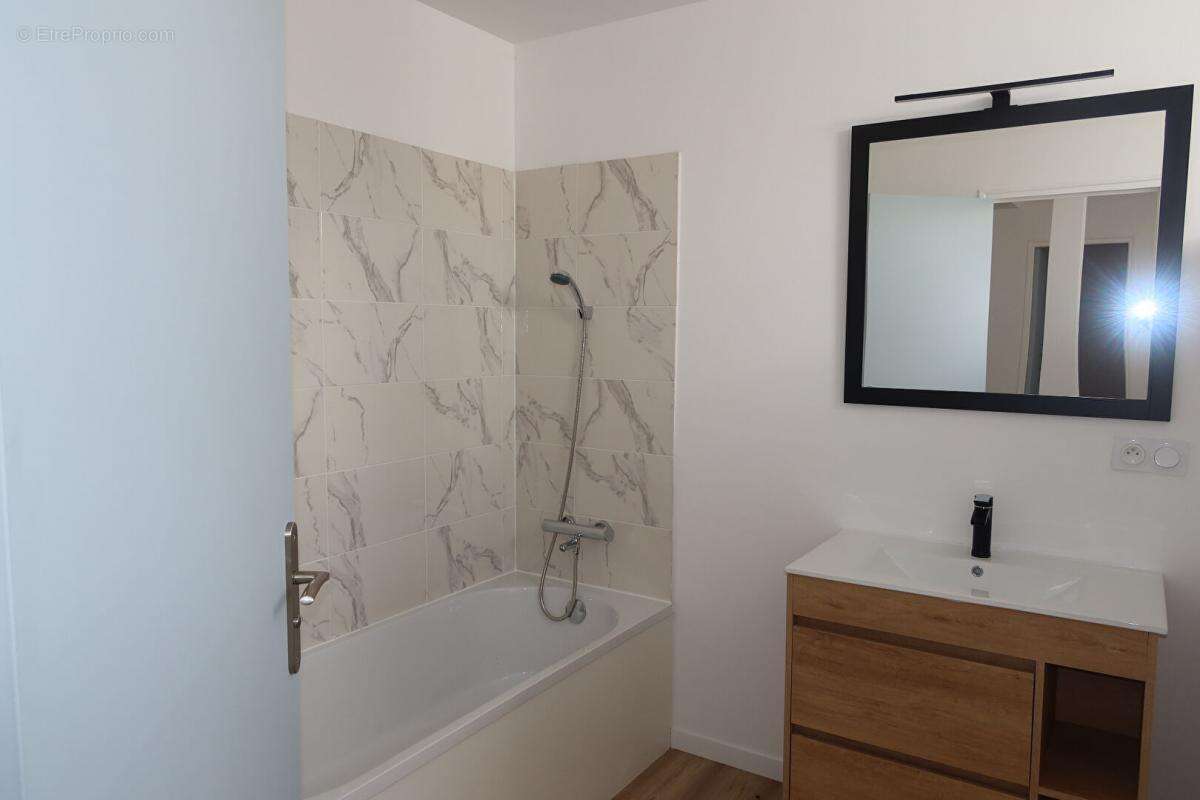 Maison à AVANNE-AVENEY