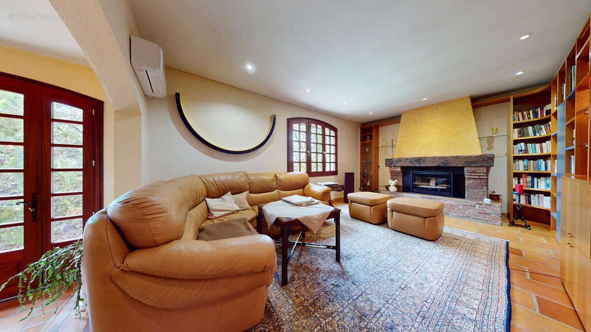 Maison à SAINT-SULPICE-SUR-LEZE