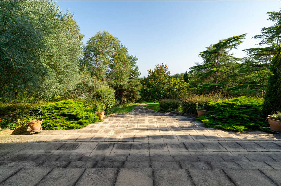 Maison à SAINT-SULPICE-SUR-LEZE