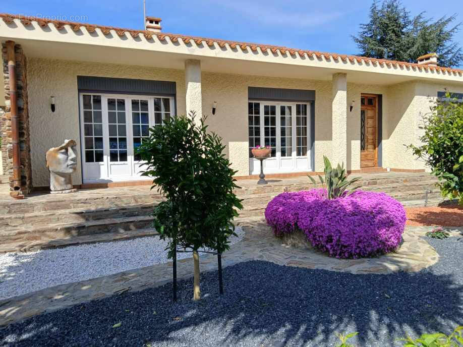 Maison à SAINT-LAURENT-DE-LA-SALANQUE