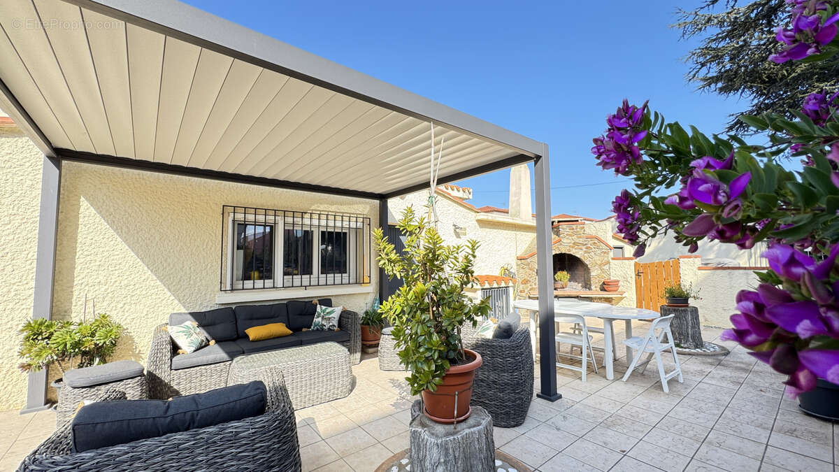 Maison à SAINT-LAURENT-DE-LA-SALANQUE