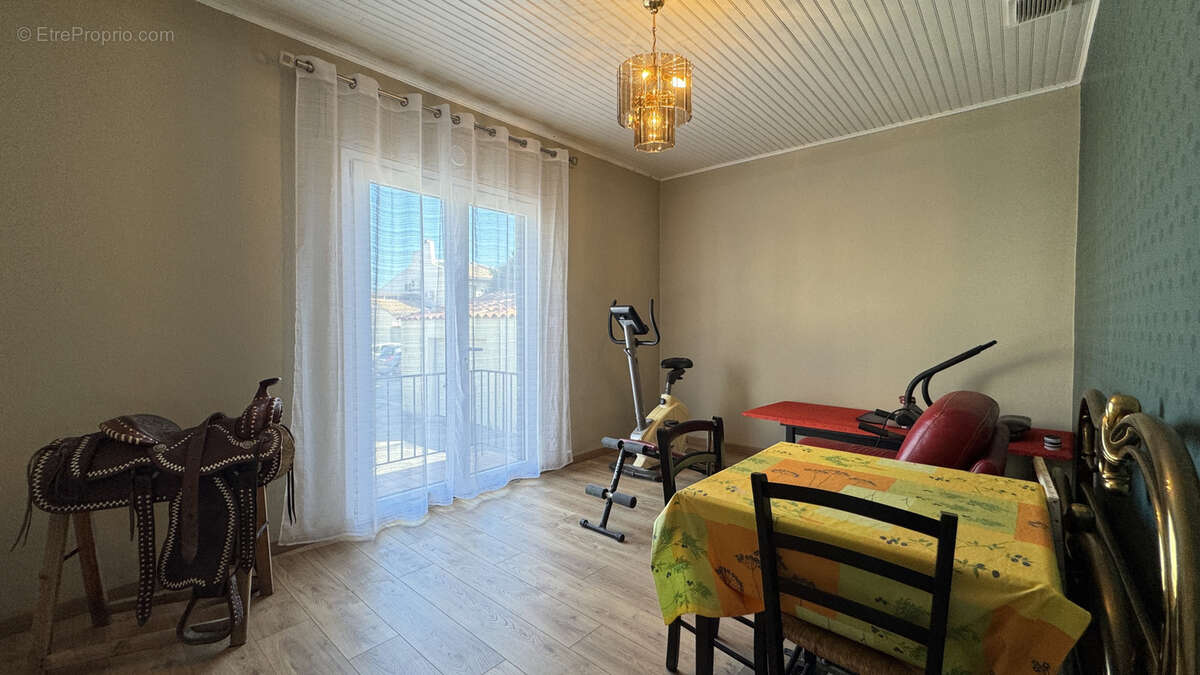 Maison à SAINT-LAURENT-DE-LA-SALANQUE