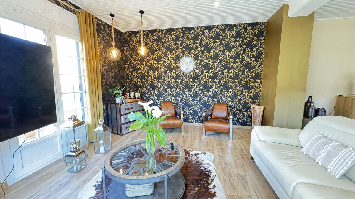 Maison à SAINT-LAURENT-DE-LA-SALANQUE