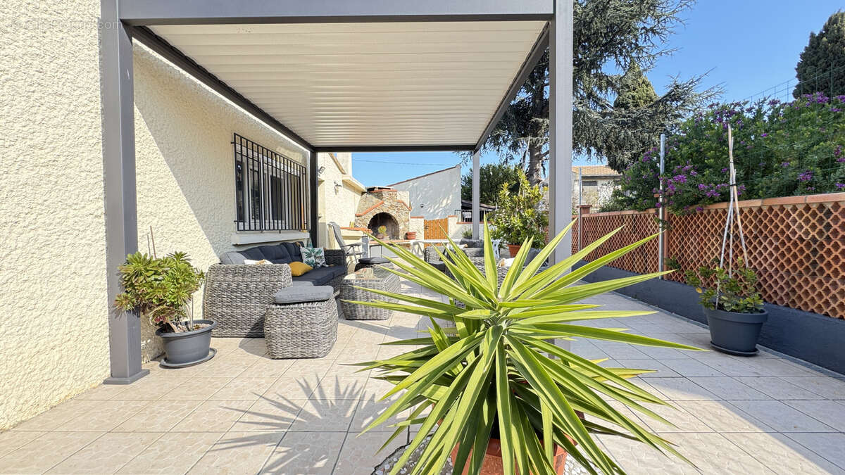 Maison à SAINT-LAURENT-DE-LA-SALANQUE