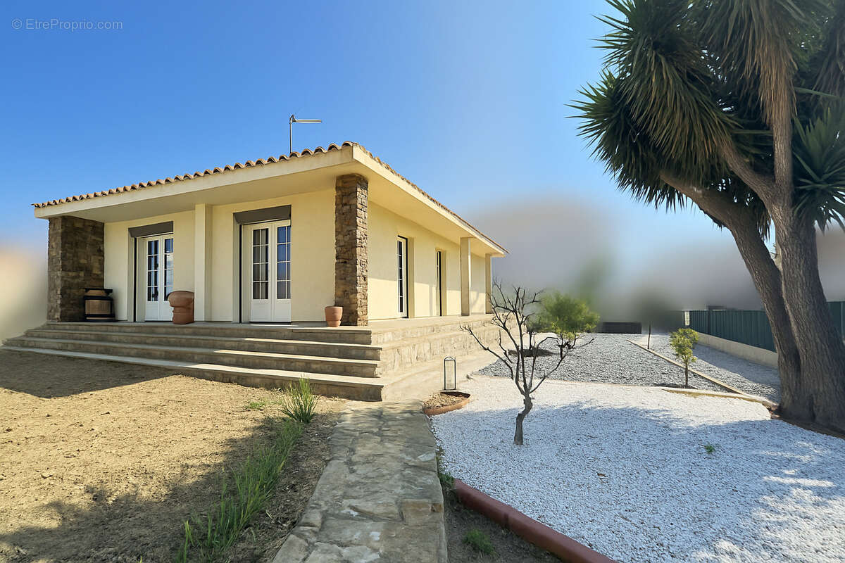 Maison à SAINT-LAURENT-DE-LA-SALANQUE