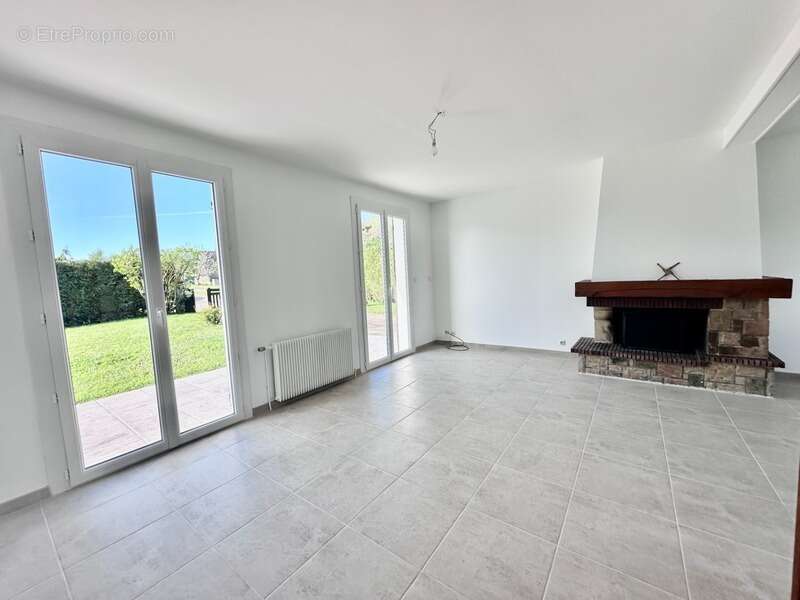 Maison à LA SAUSSAYE