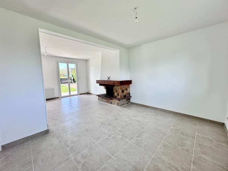 Maison à LA SAUSSAYE