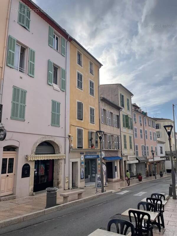 Appartement à VALLAURIS