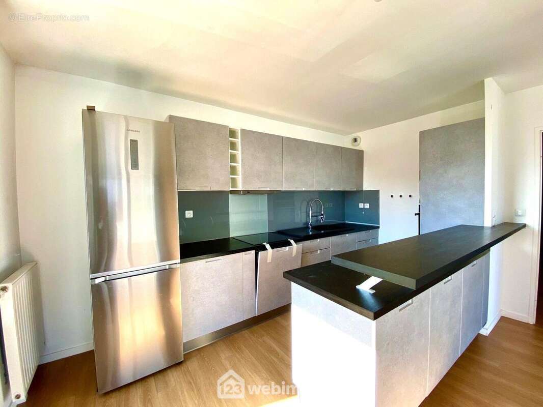 avec la cuisine américiane... - Appartement à RIS-ORANGIS