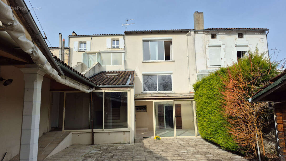 Maison à SAINT-JEAN-D&#039;ANGELY