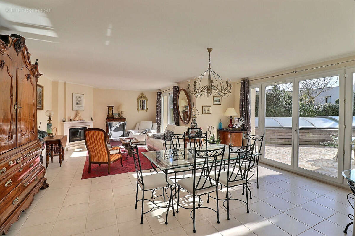 Maison à MAREIL-MARLY