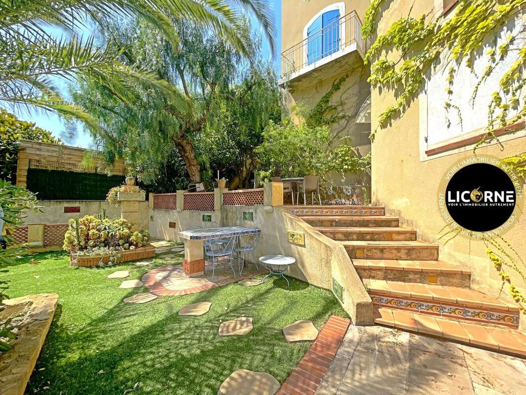 Maison à SAINT-CYR-SUR-MER