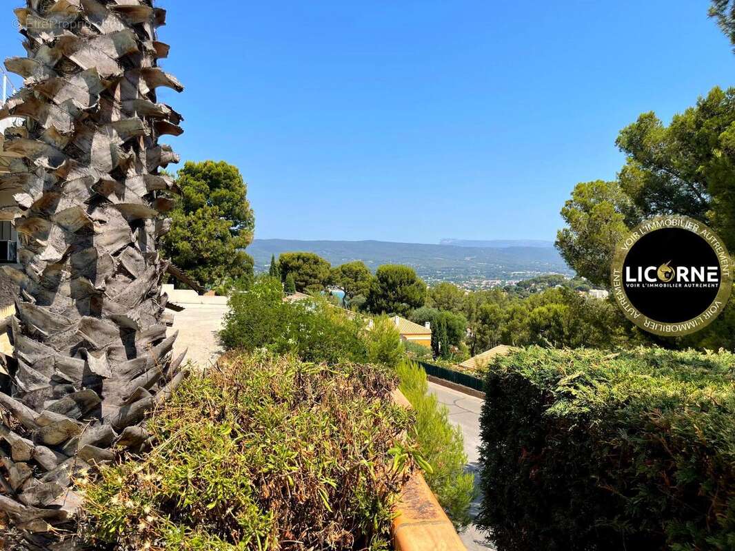 Maison à SAINT-CYR-SUR-MER