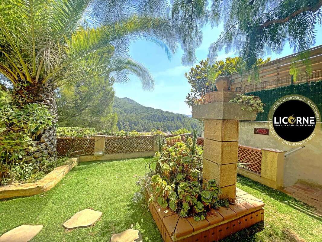 Maison à SAINT-CYR-SUR-MER