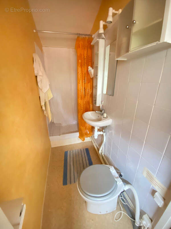 Maison à VILLENEUVE-LES-MONTREAL