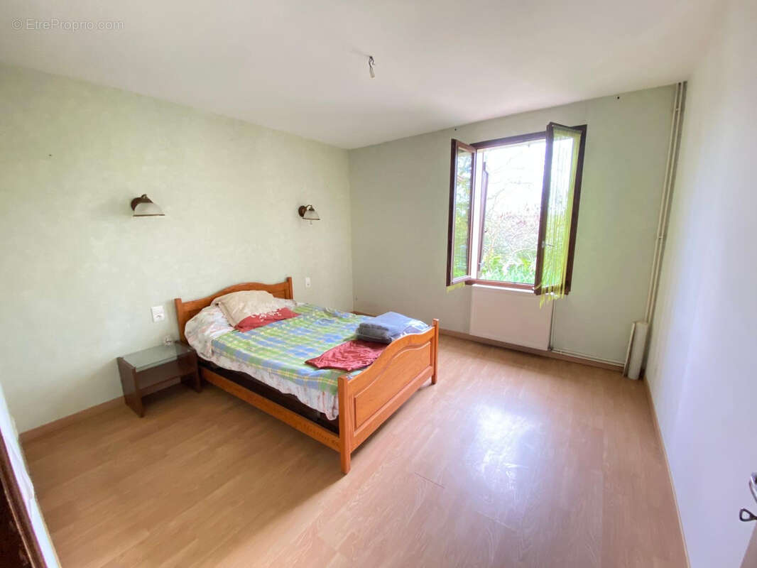 Maison à VILLENEUVE-LES-MONTREAL