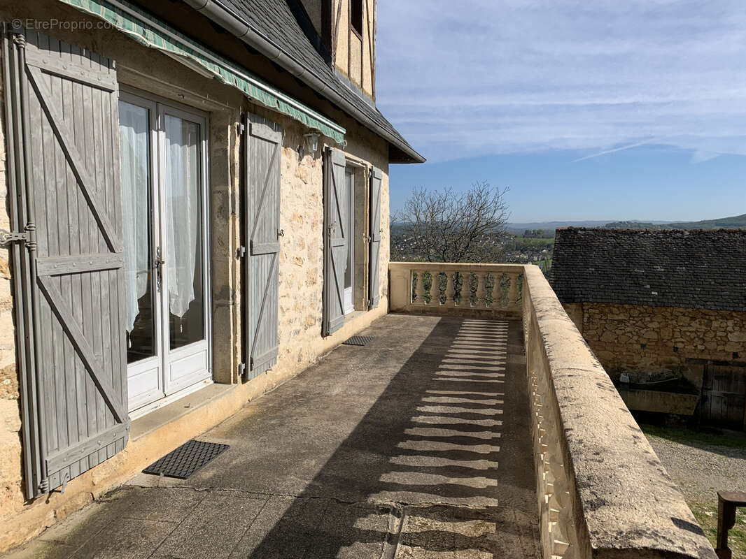 Maison à SAINT-CERNIN-DE-LARCHE