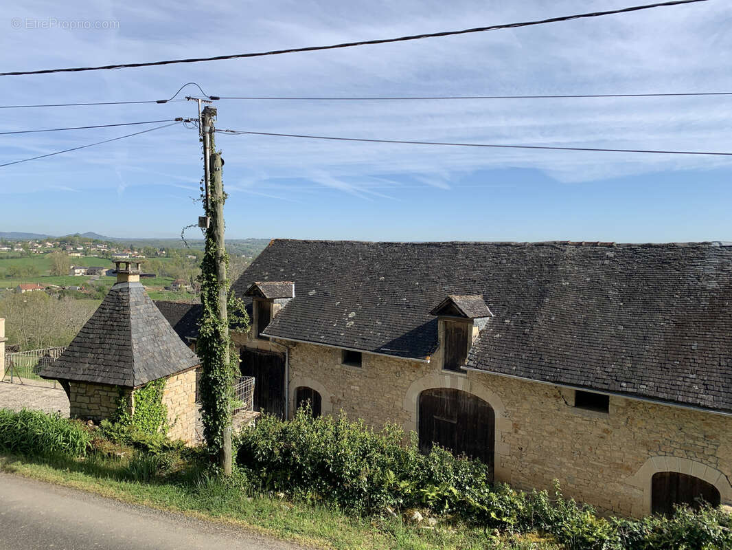 Maison à SAINT-CERNIN-DE-LARCHE