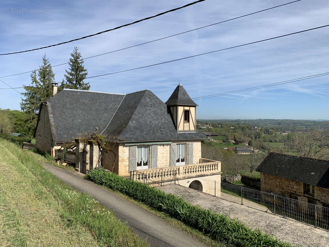 Maison à SAINT-CERNIN-DE-LARCHE