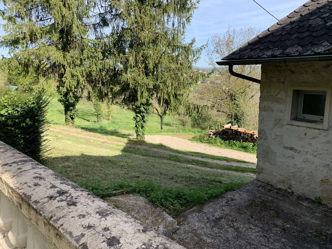 Maison à SAINT-CERNIN-DE-LARCHE