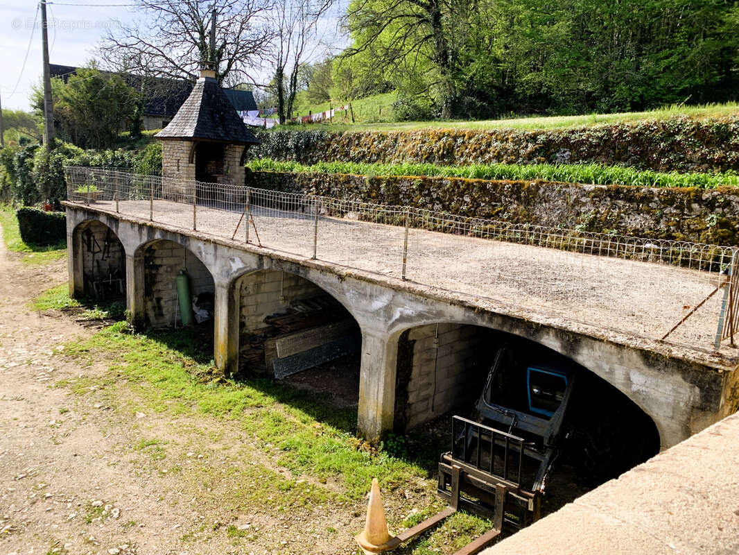 Maison à SAINT-CERNIN-DE-LARCHE