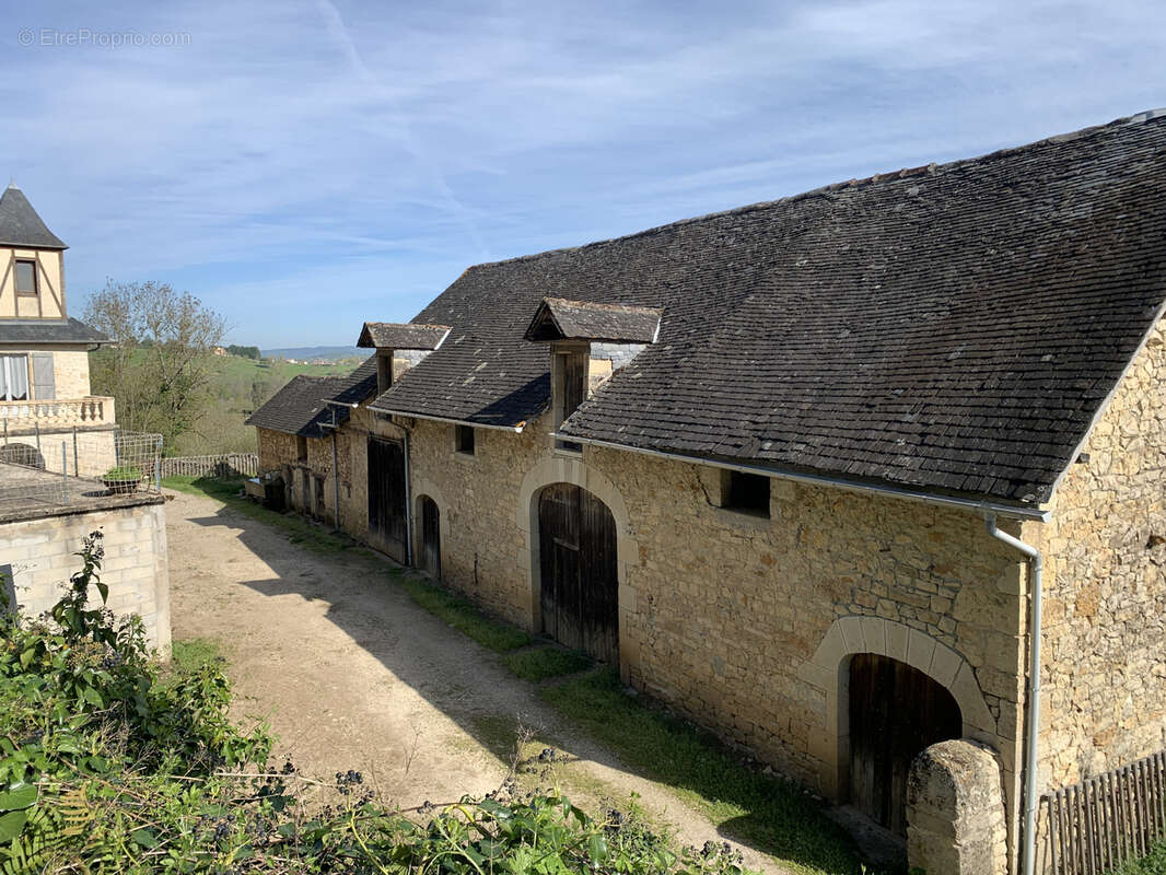 Maison à SAINT-CERNIN-DE-LARCHE