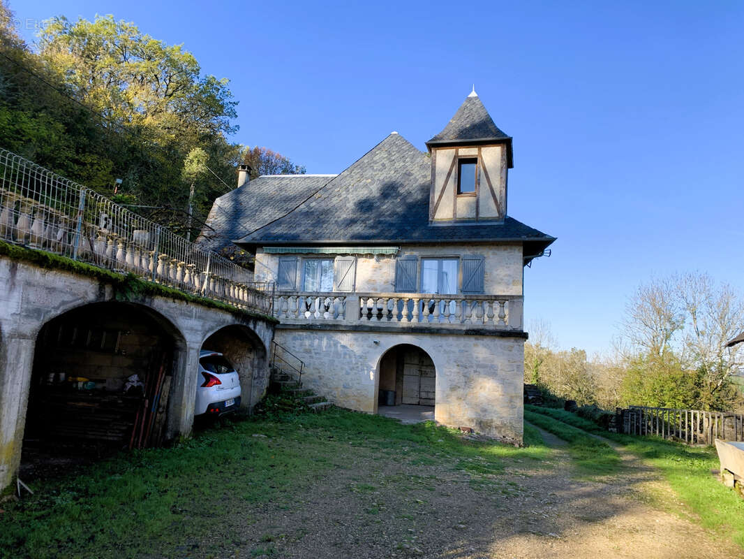 Maison à SAINT-CERNIN-DE-LARCHE