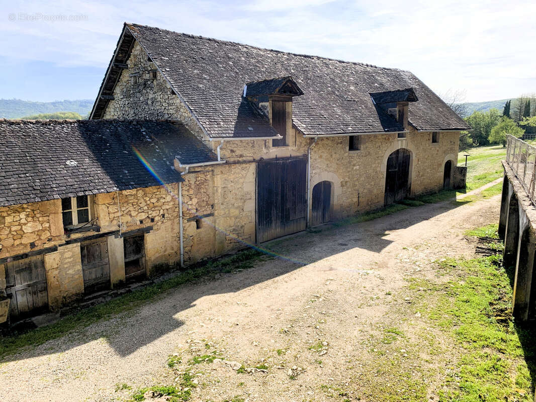 Maison à SAINT-CERNIN-DE-LARCHE