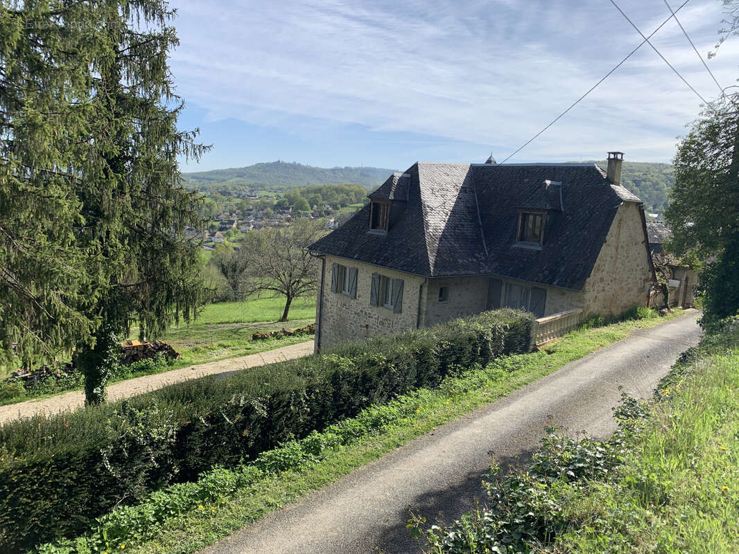 Maison à SAINT-CERNIN-DE-LARCHE