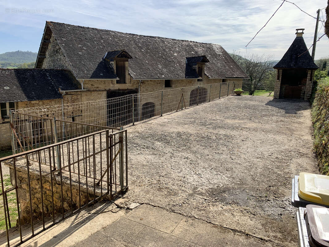 Maison à SAINT-CERNIN-DE-LARCHE