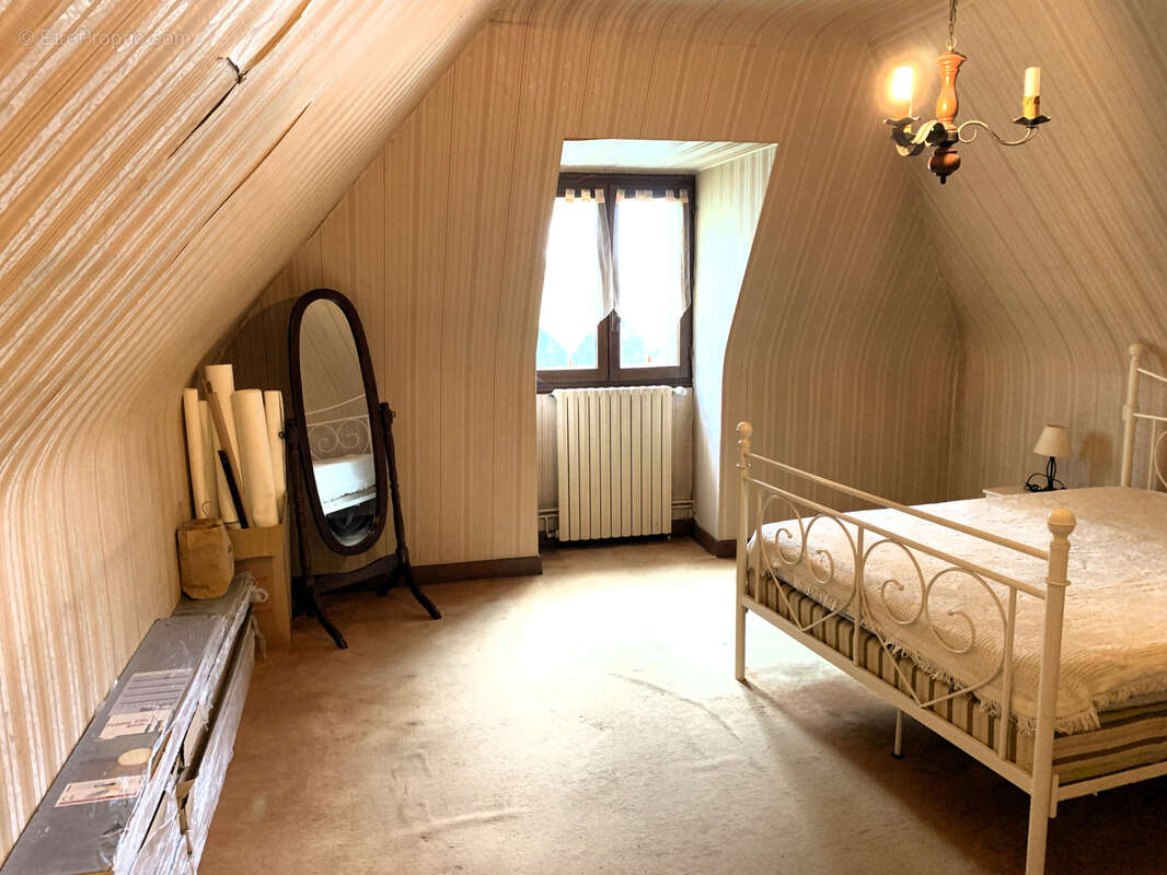 Maison à SAINT-CERNIN-DE-LARCHE