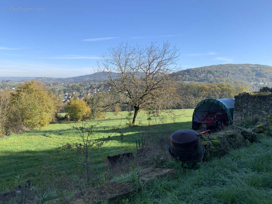 Maison à SAINT-CERNIN-DE-LARCHE