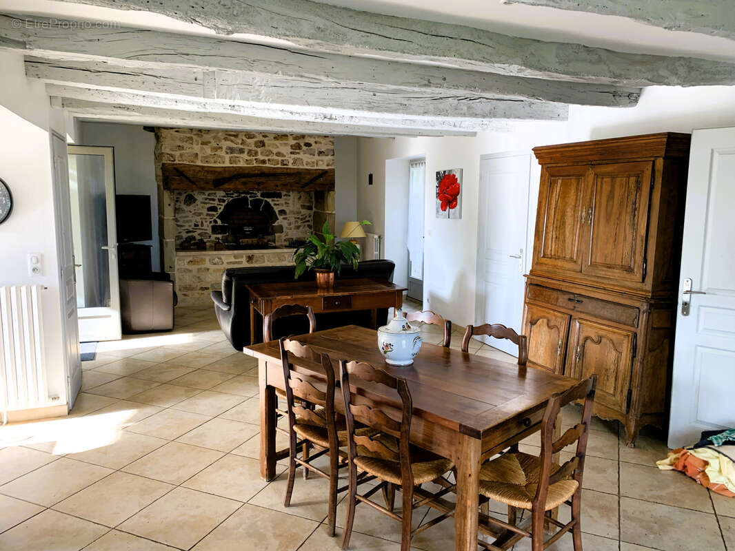 Maison à SAINT-CERNIN-DE-LARCHE