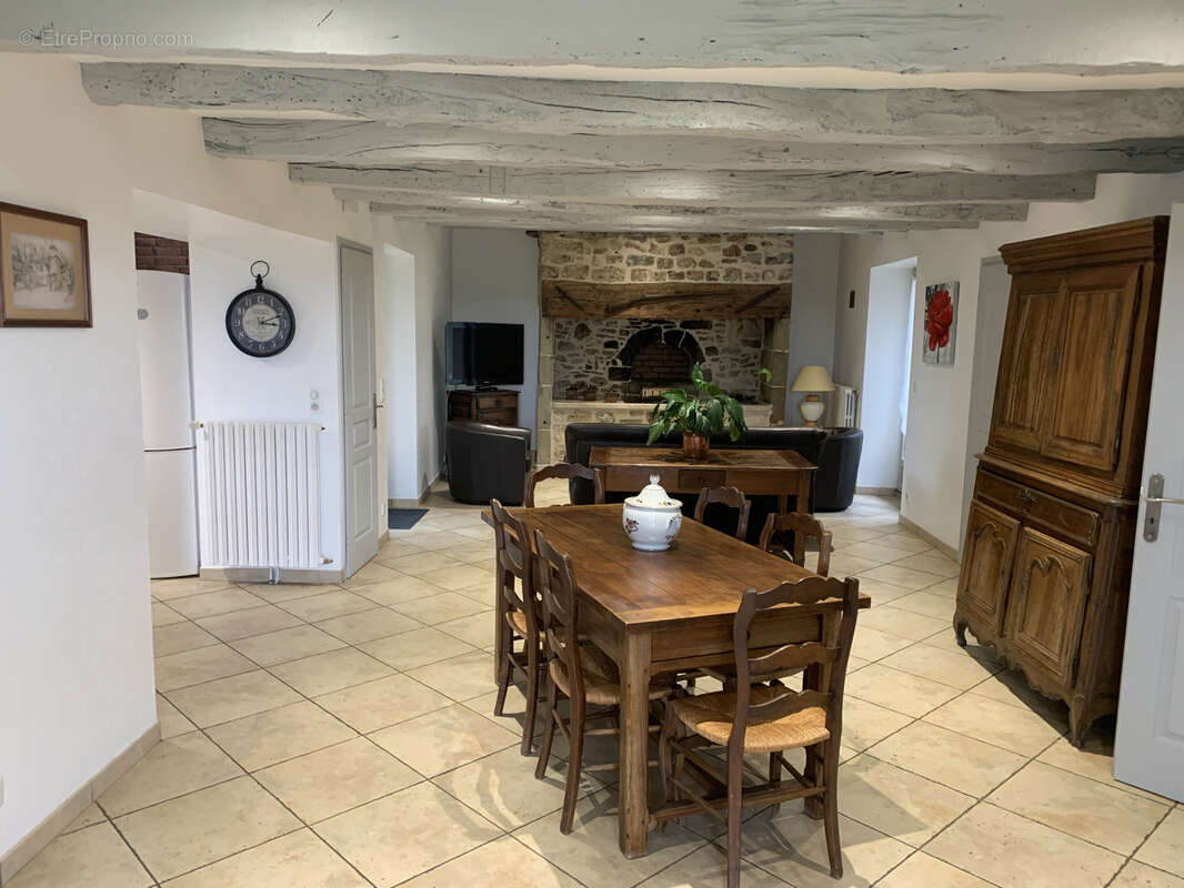 Maison à SAINT-CERNIN-DE-LARCHE