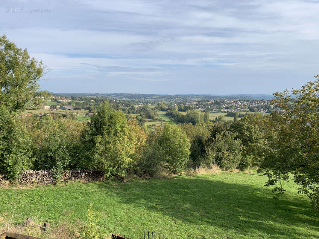 Maison à SAINT-CERNIN-DE-LARCHE